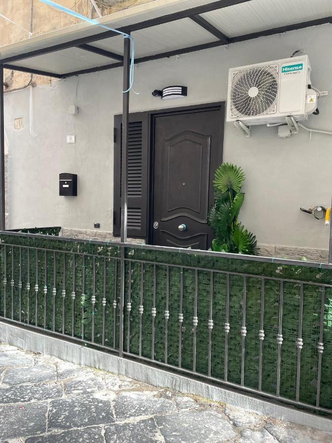 נאפולי Casa Vacanze Luisa מראה חיצוני תמונה