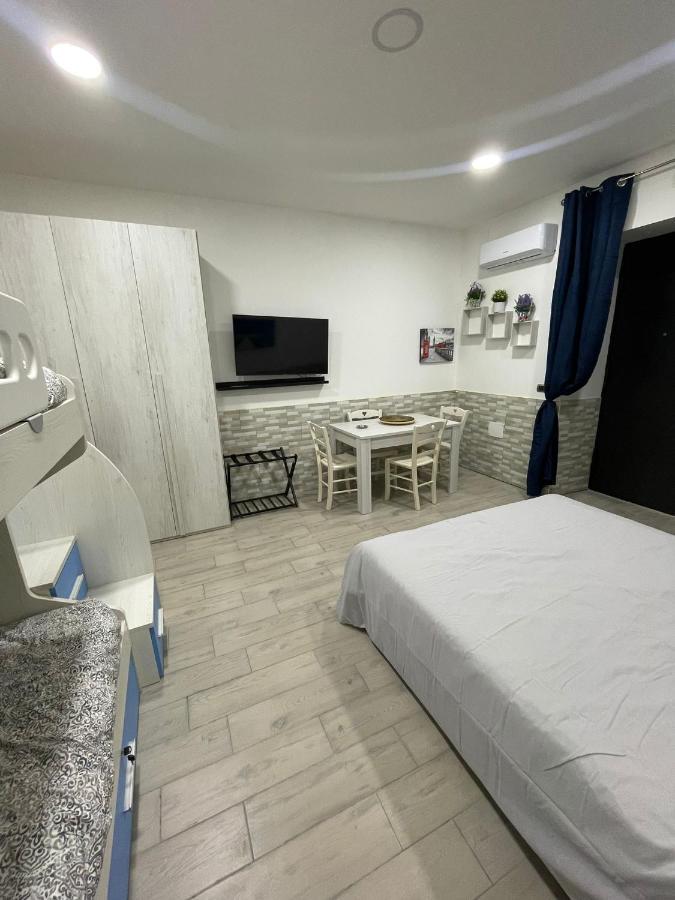 נאפולי Casa Vacanze Luisa מראה חיצוני תמונה