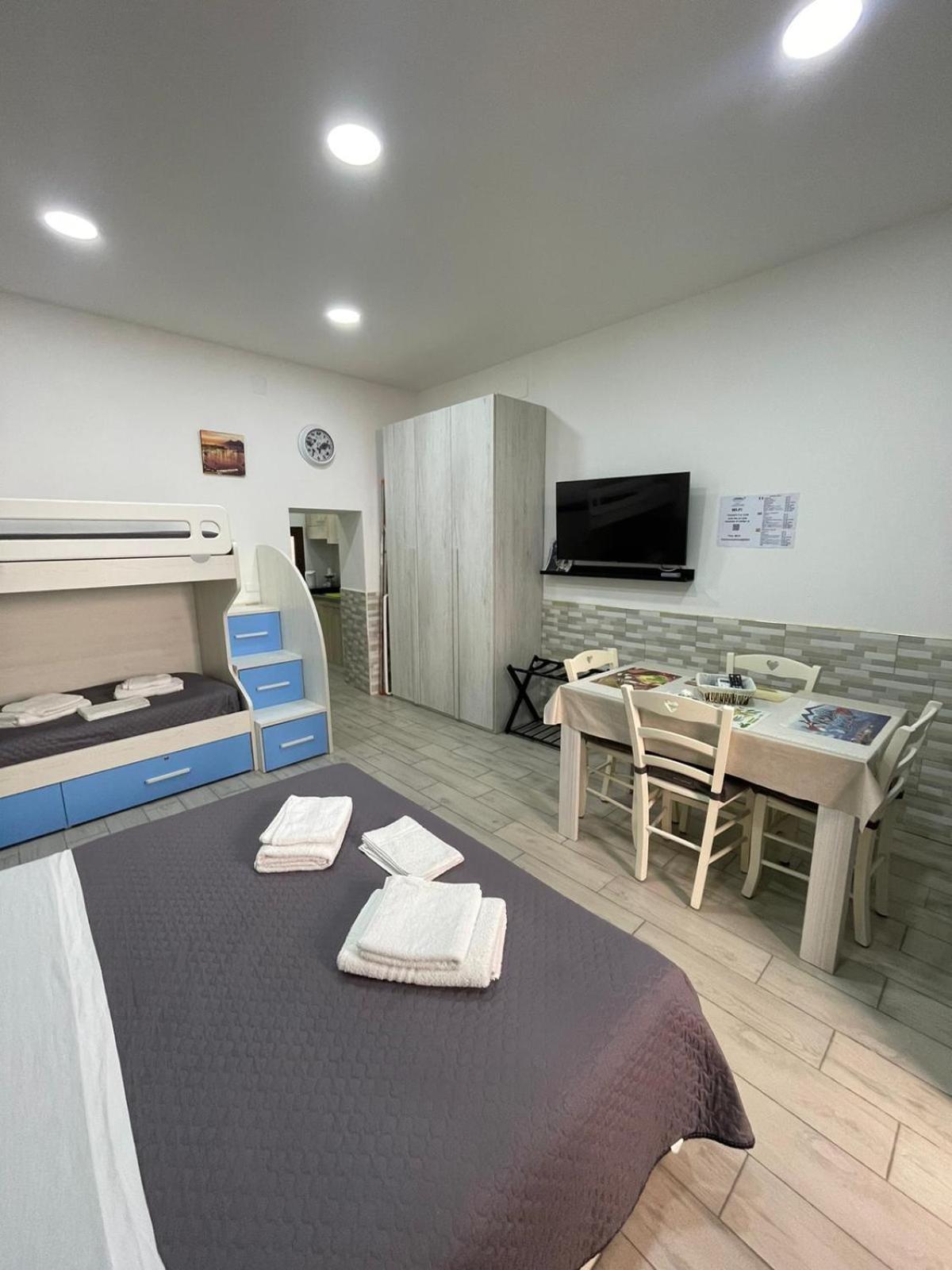 נאפולי Casa Vacanze Luisa מראה חיצוני תמונה